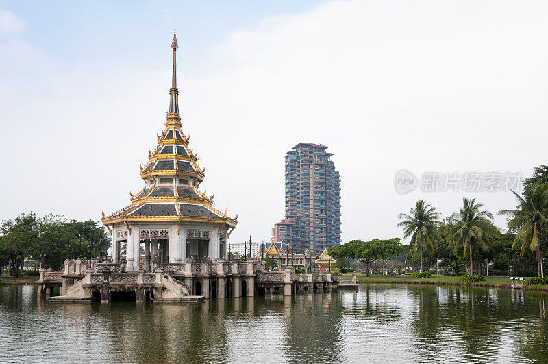 金禧纪念公园(Chalermprakiat Park)位于泰国曼谷